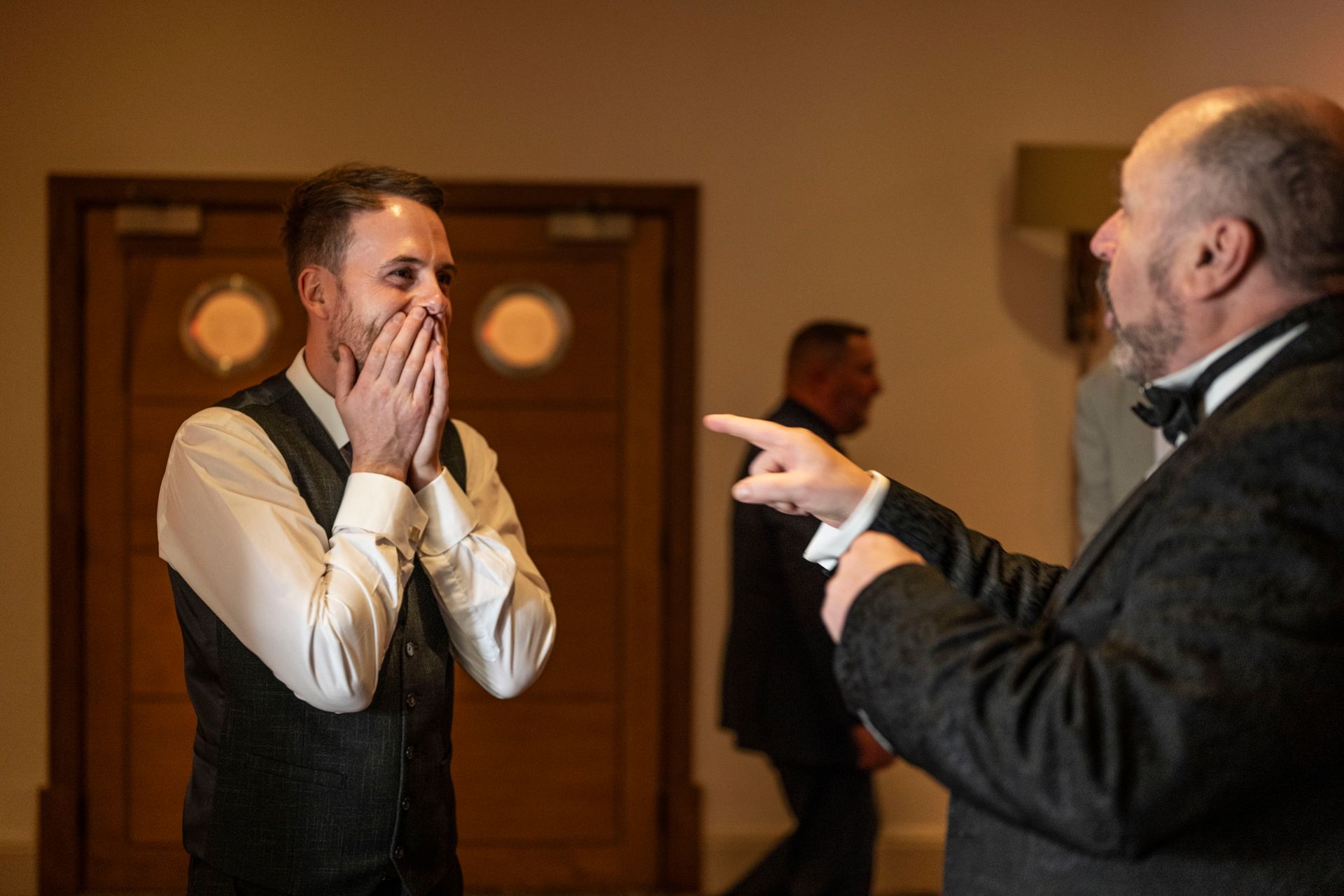 Paul Roberts performing Mind Reading Magic on a Wedding Guest.
