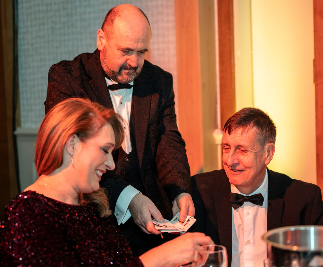 The greatest performer Paul Roberts, astounding people with table sleight of hand