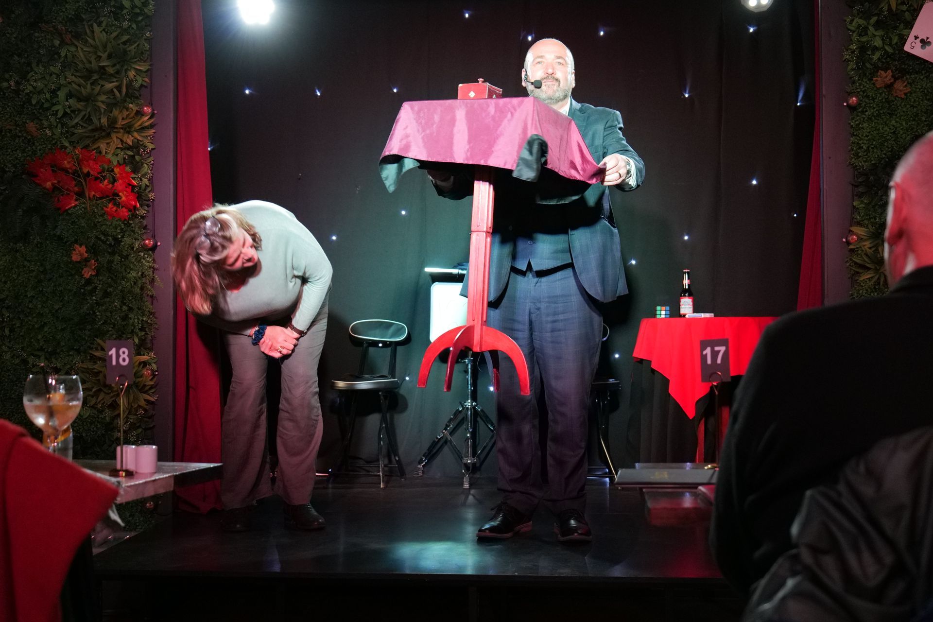 Baffling corporate family magic show starring Paul Roberts.