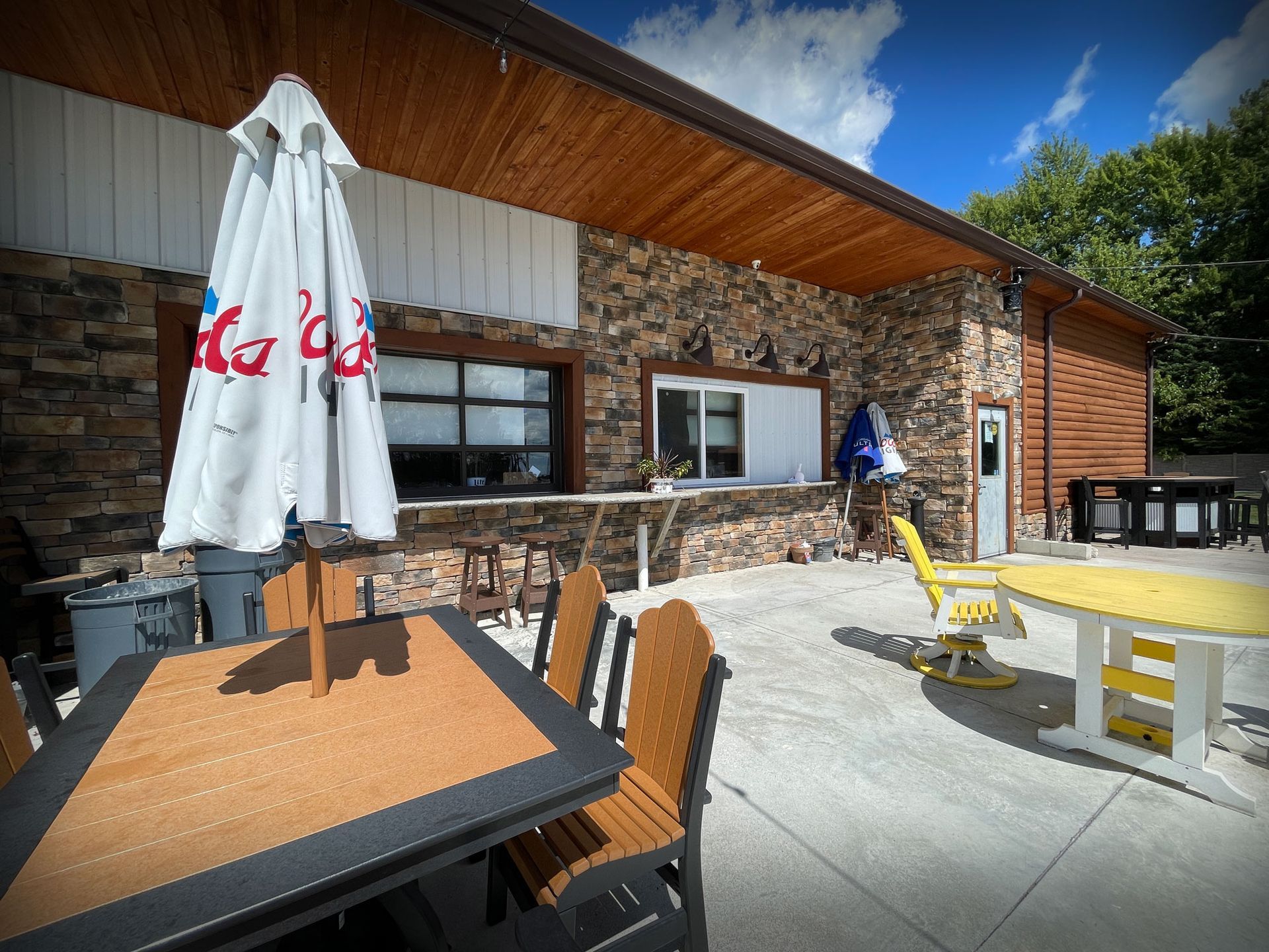 local pizza and burgers near delta and liberty center