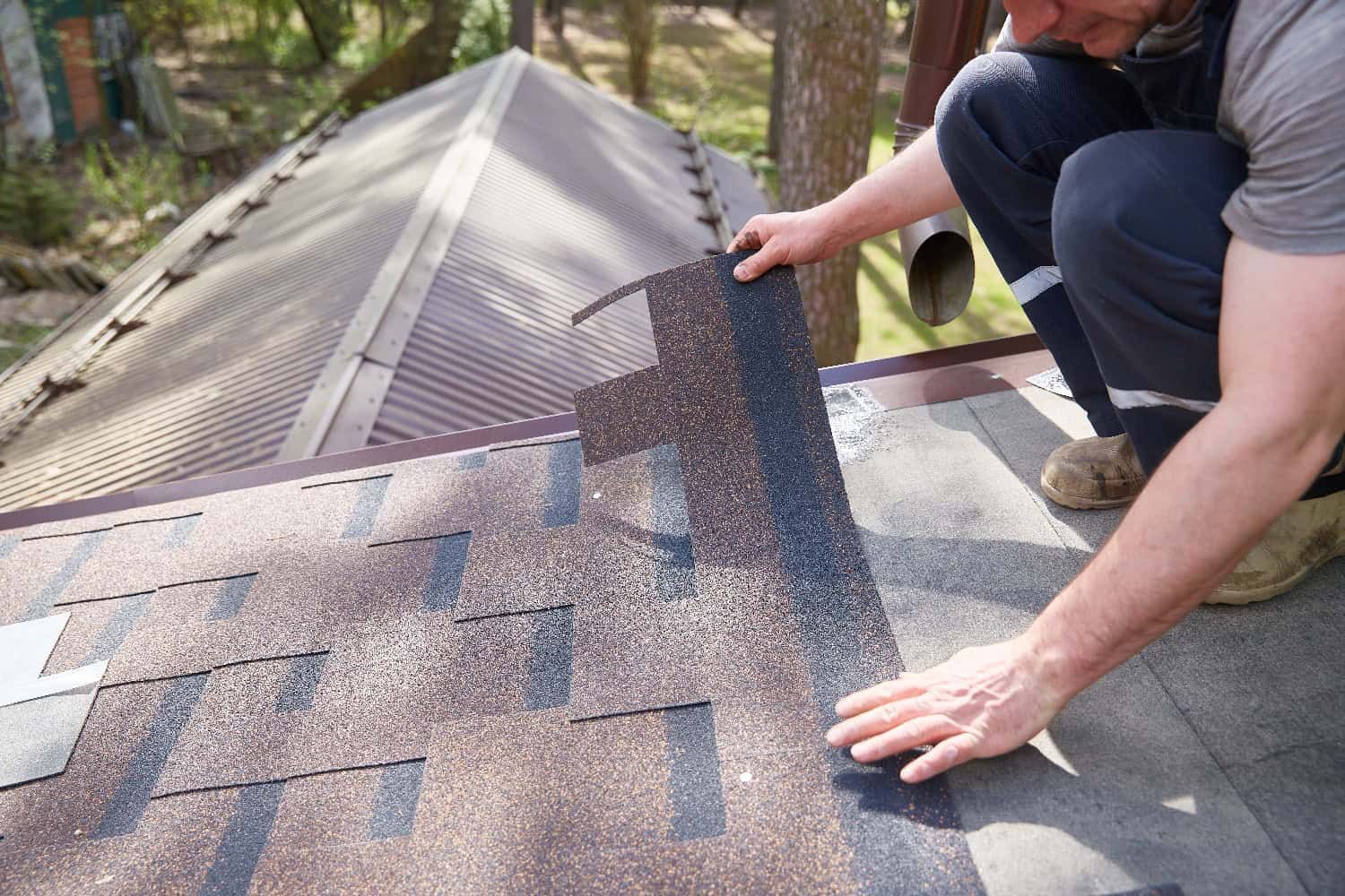 oofer-installing-architectural-shingles-Achibeque+Roofing+Denver-