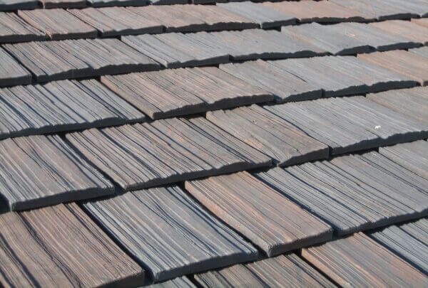A close up of a roof made of synthetic cedar shake