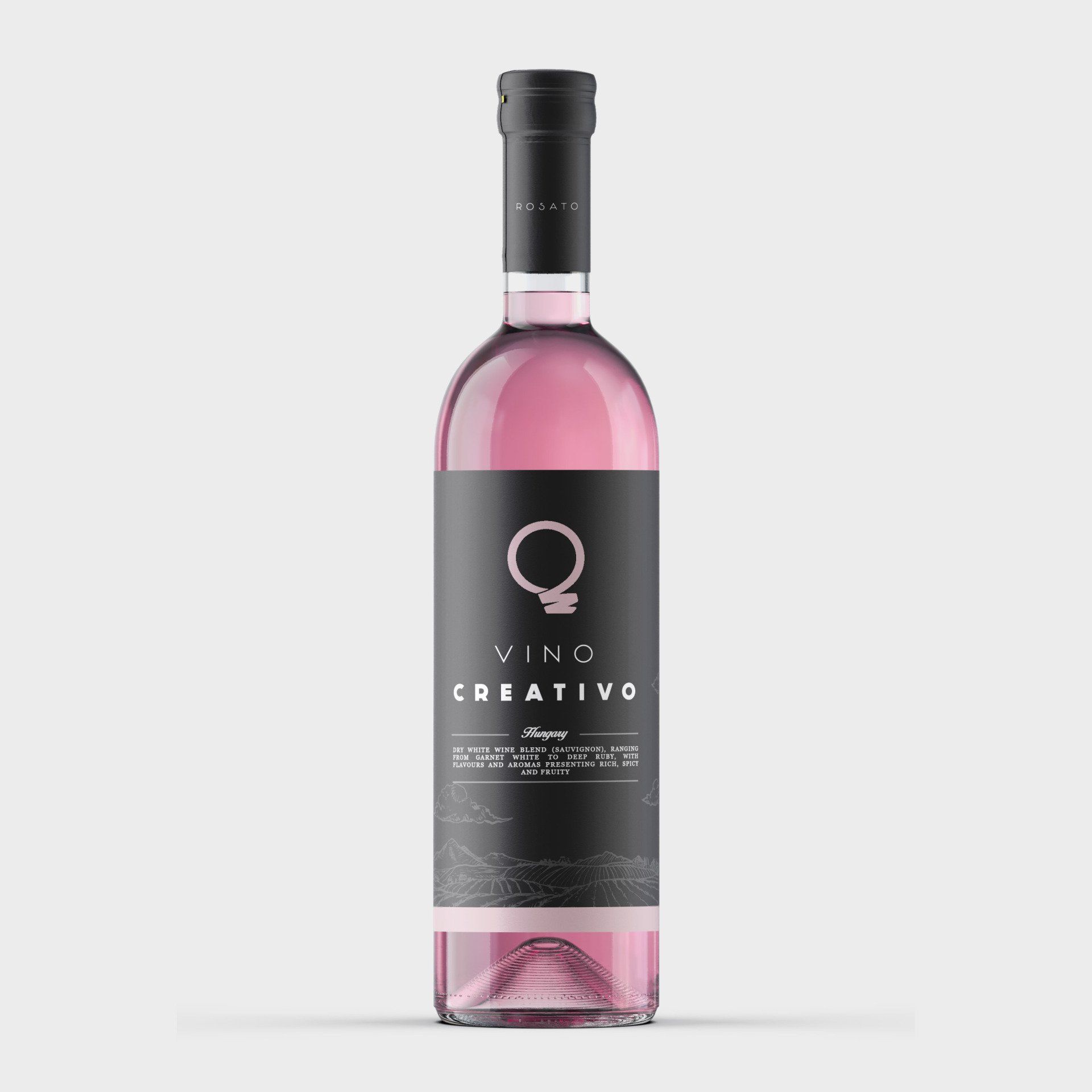 una bottiglia di vino creativo con un'etichetta nera.