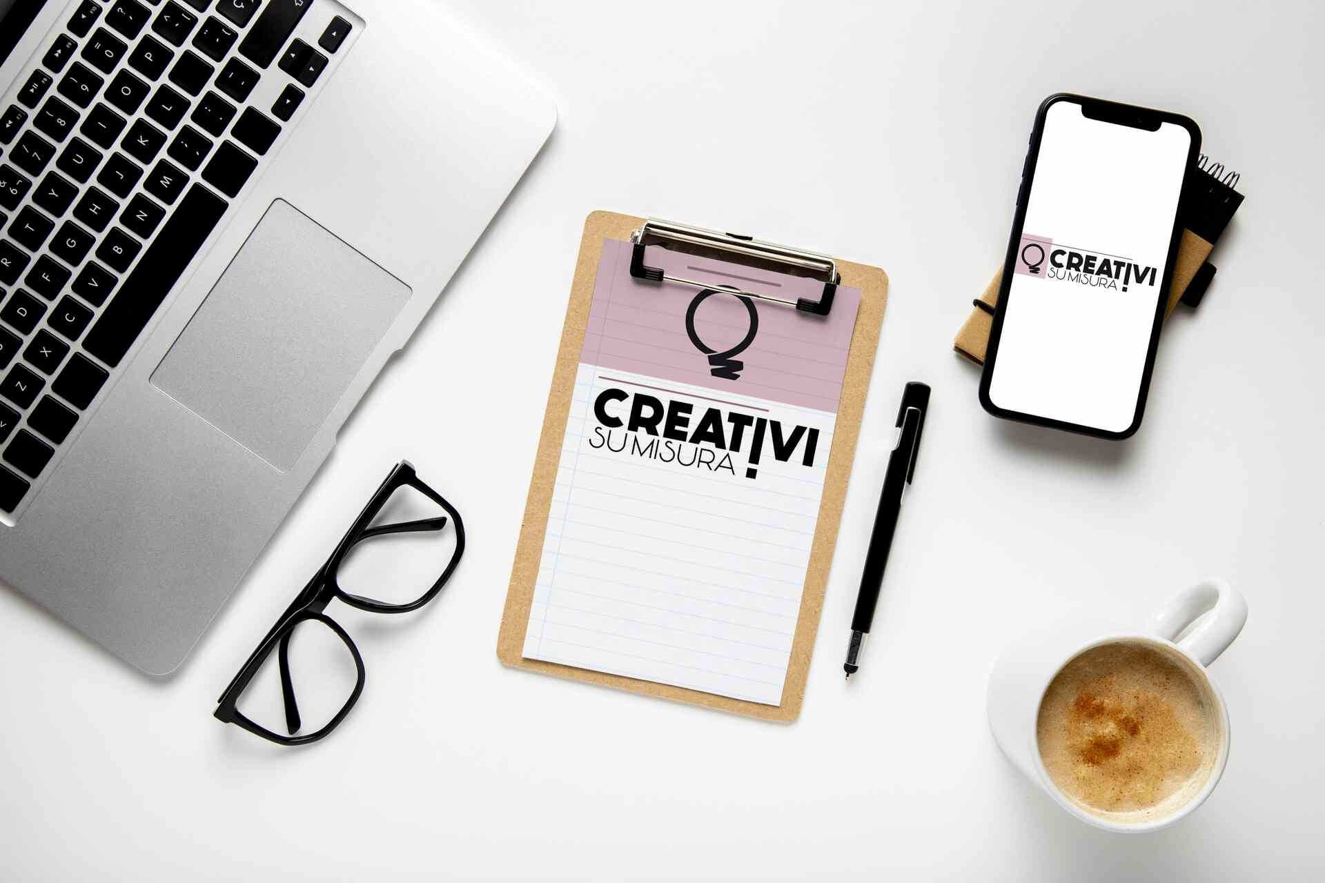 Foto macbook mockup digital marketing
creativi su misura frosinone