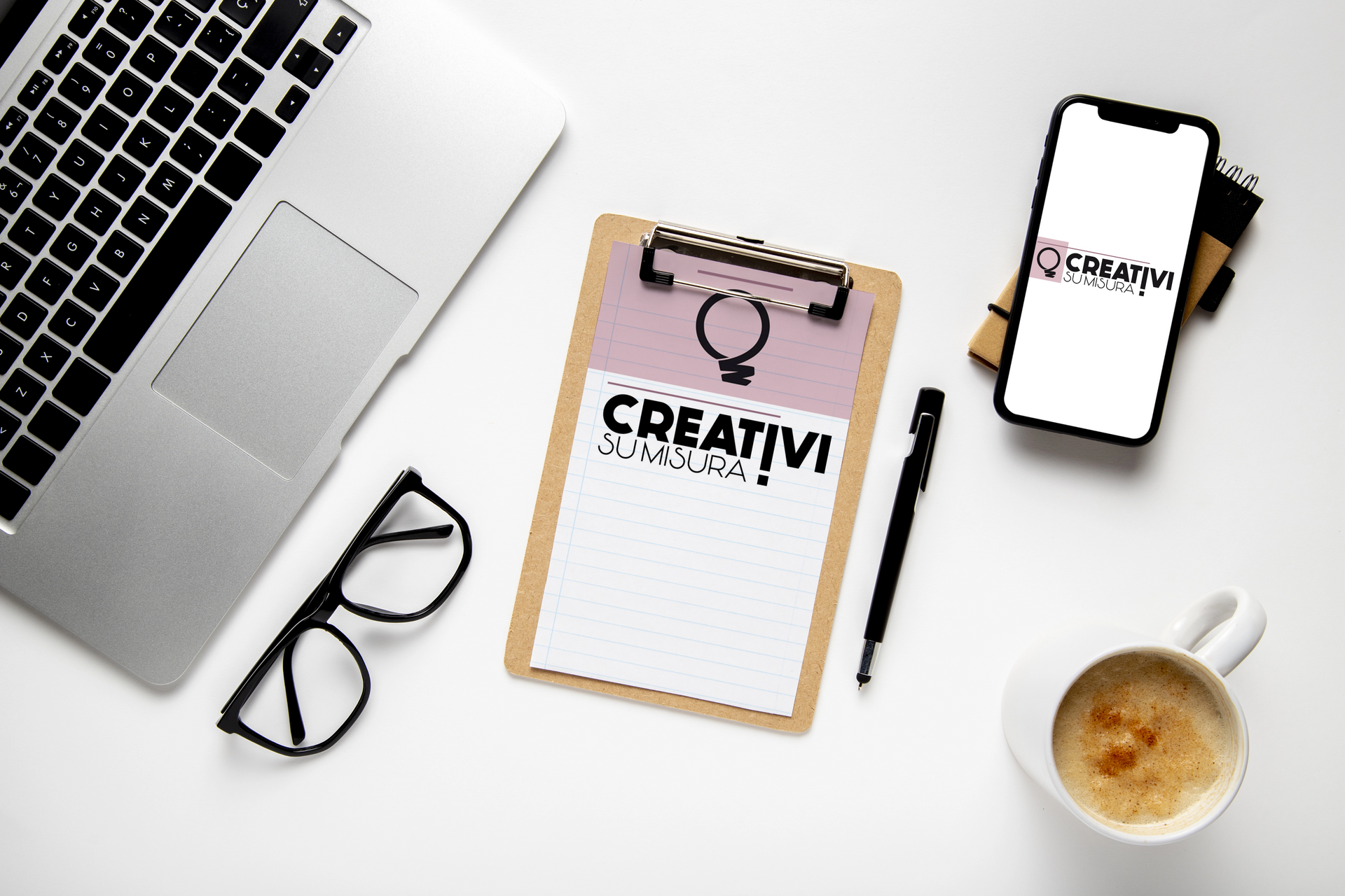 Foto mockup creazione siti 
creativi su misura frosinone