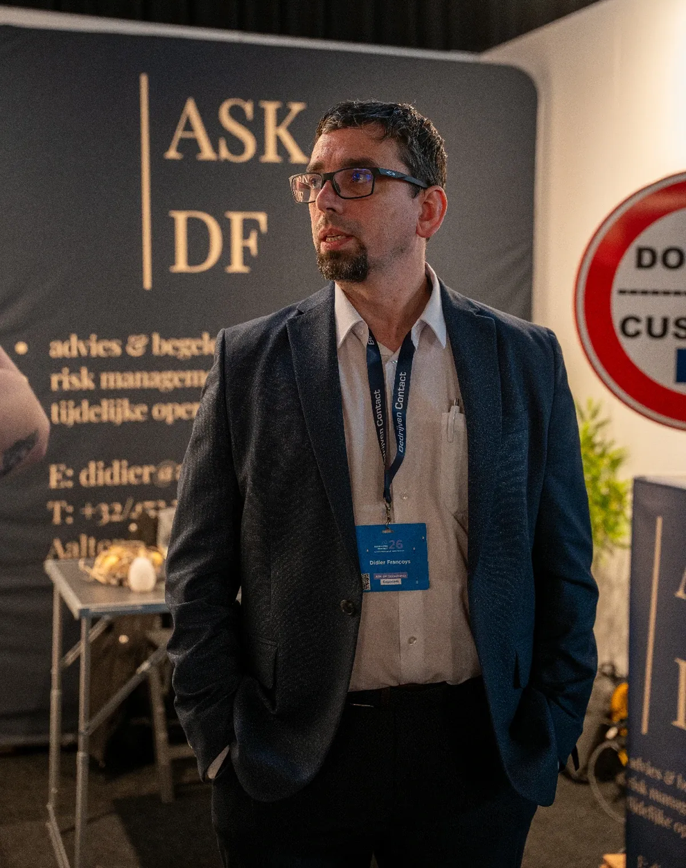 Didier Asf DF aan het werk aan douane dossier