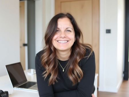 Contact Anna Scott CEO of
SearchBox Owl Digital Services