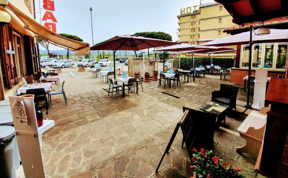 tavoli all'aperto