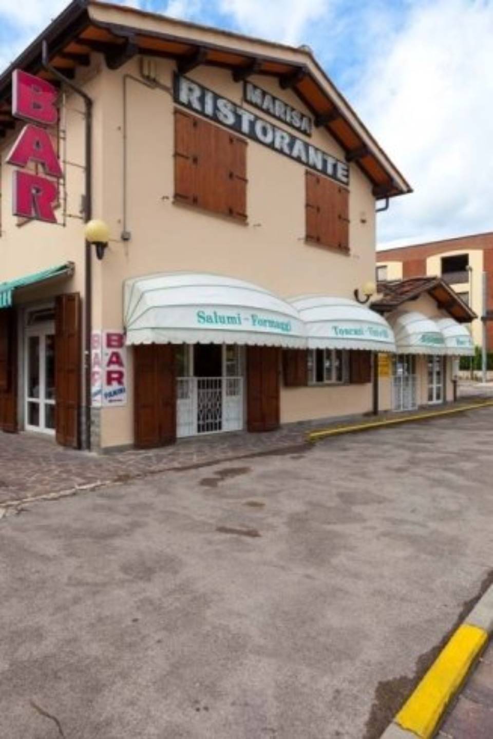 esterni locale