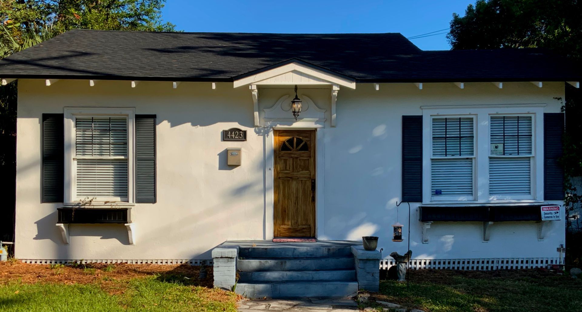 A spray painted mural outside an Airbnb, located in Avondale in Riverside Jacksonville, Florida.