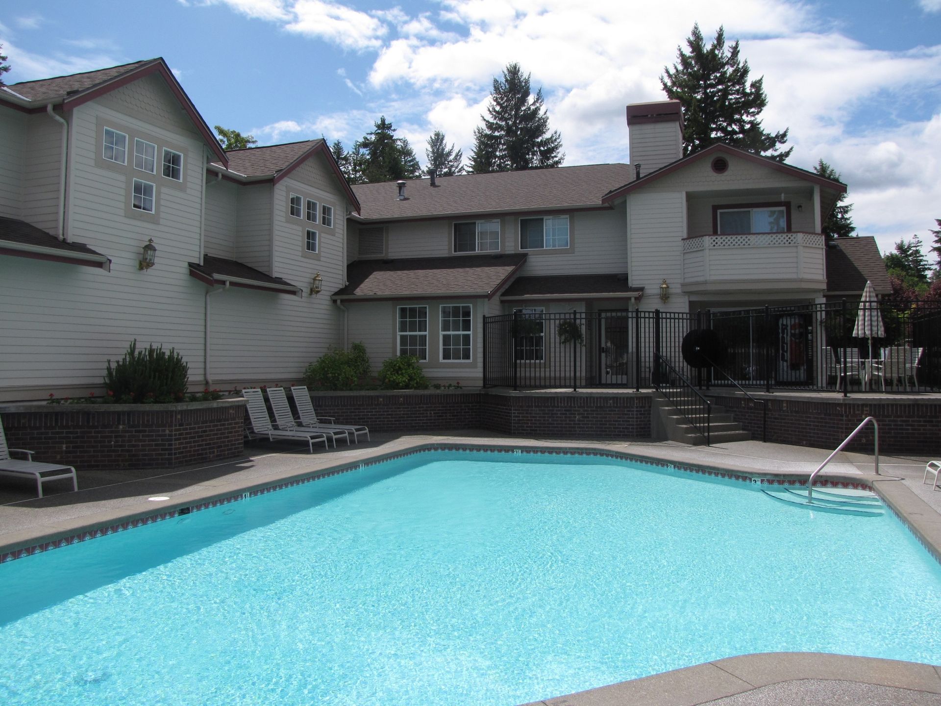 Breckenridge Apartments