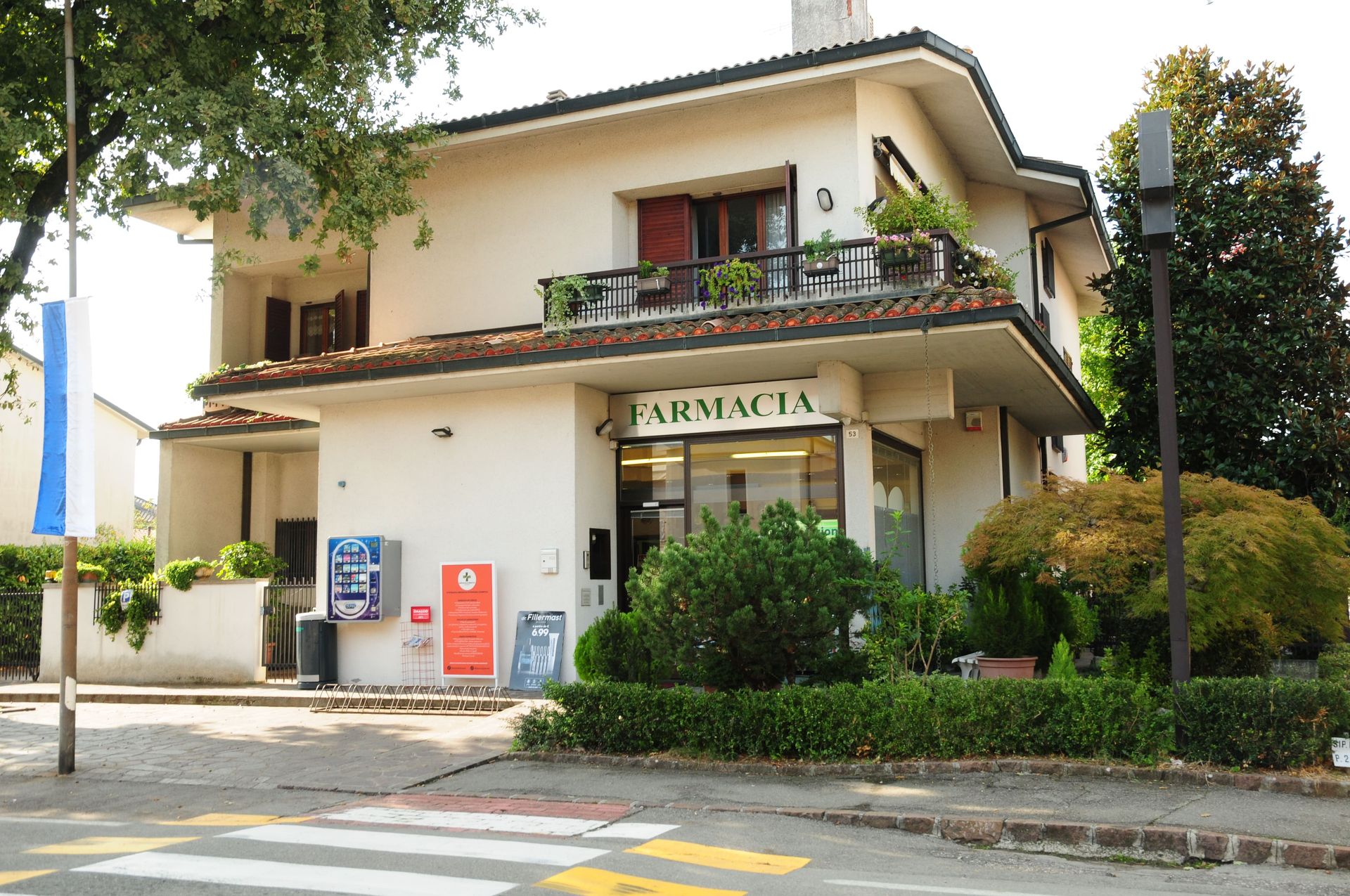 esterno farmacia