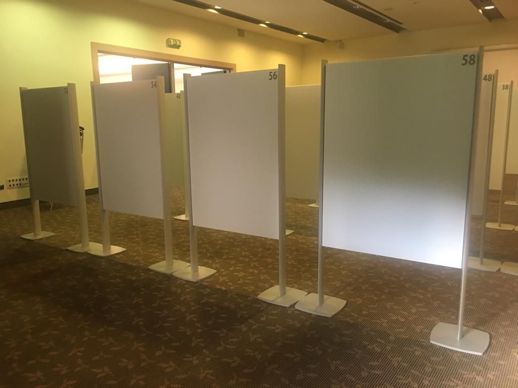 Showroom Porta Poster
