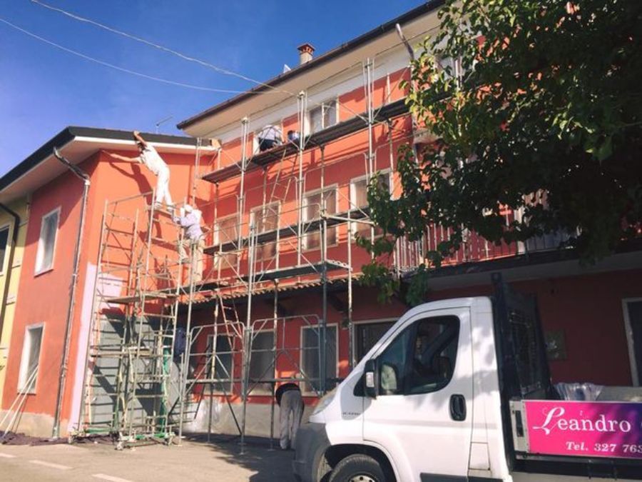 Tinteggiatura di una facciata