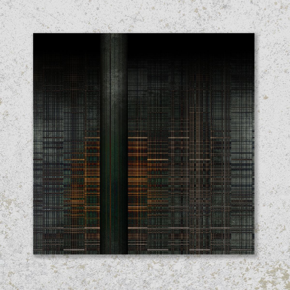 Abstract kunstwerk bestaande uit donkere, gestructureerde blokken en lijnen, met een centrale verticale streep in gedempte groene en bruine tinten.