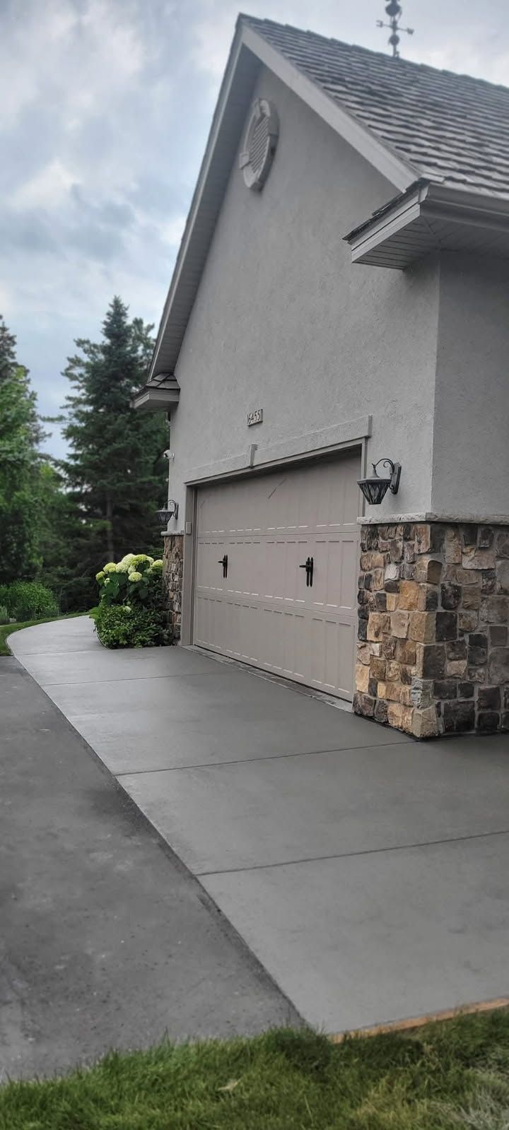 Paving Driveway — North Branch, MN — North Oaks Paving LLC Paving Driveway — North Branch, MN — North Oaks Paving LLC