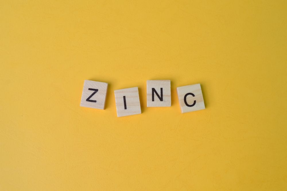 The word zinc is written in scrabble tiles on a yellow background.