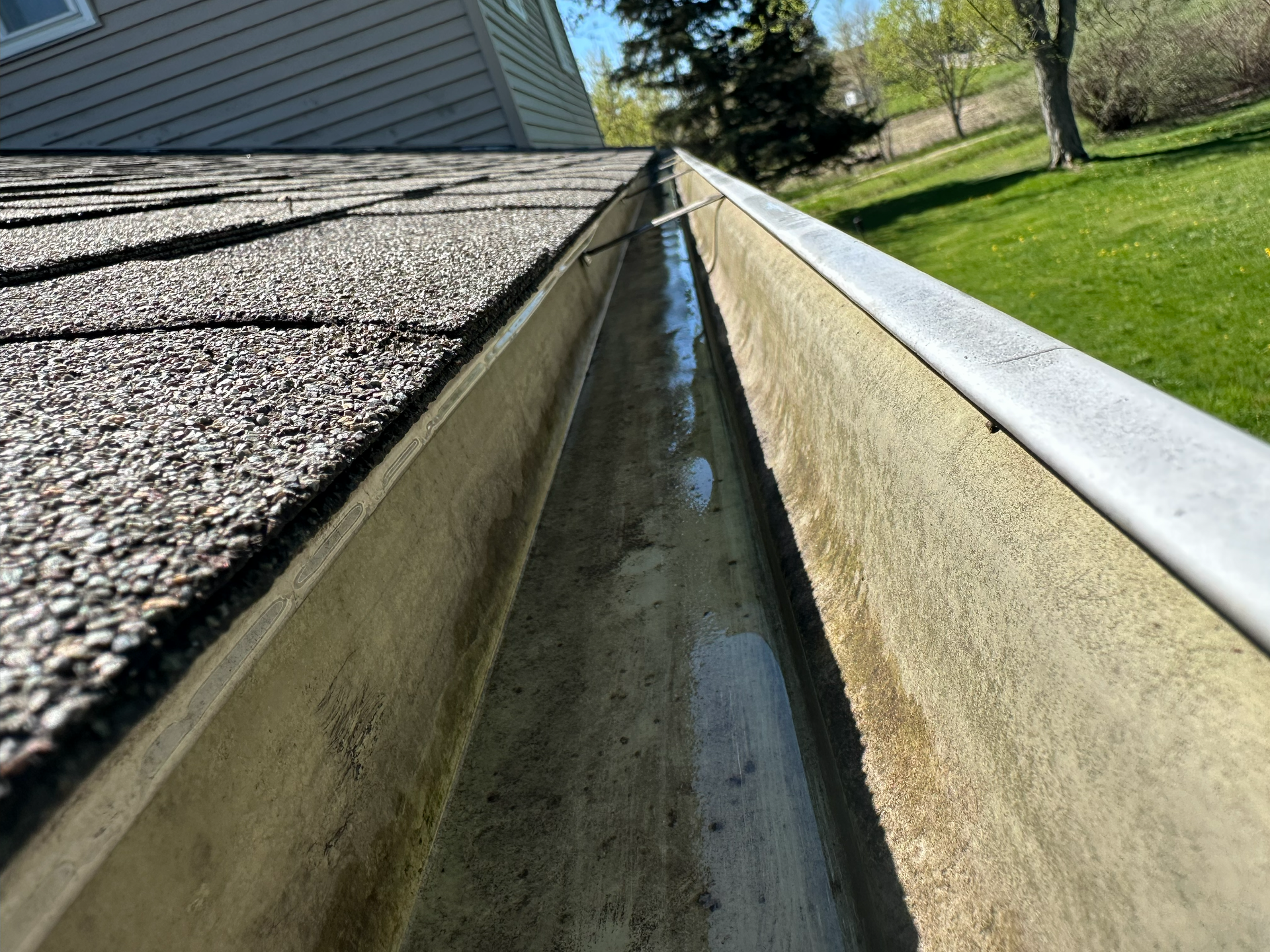 gutters, gutter cleaning, gutter brightening, leaf removal, gutter stick, clogged gutters, clogged downspouts