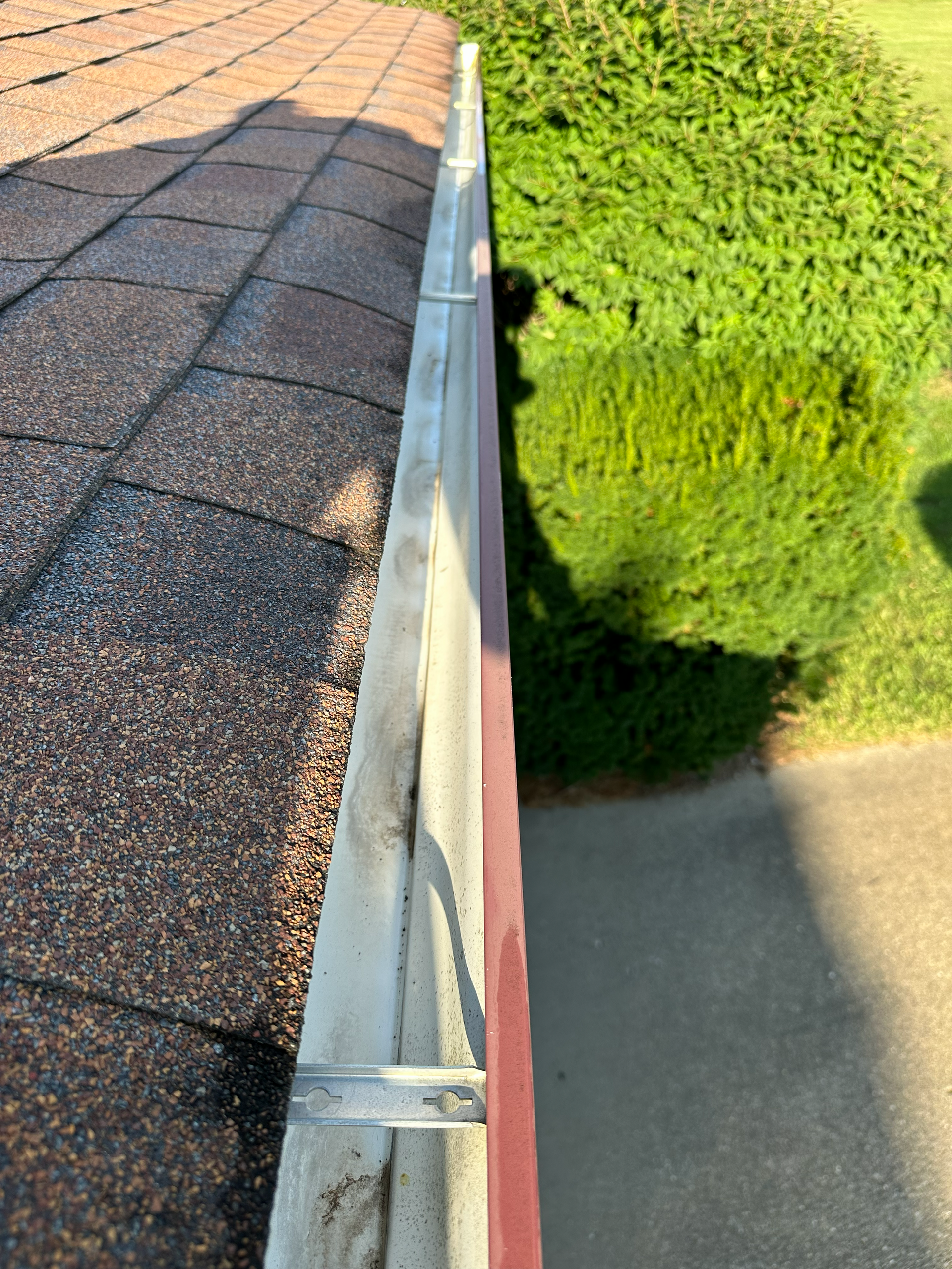 gutters, gutter cleaning, gutter brightening, leaf removal, gutter stick, clogged gutters, clogged downspouts