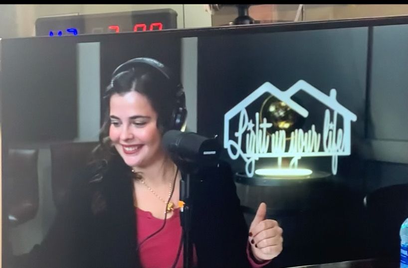 Lindsay lights the owner of light up your life holiday lights on tv doing a podcasts for fox and abc 12 news about Christmas lighting in michigan. 