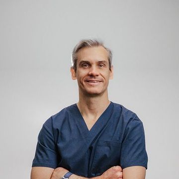 Photo of orthopaedic Surgeon Dr Adam Coughlan