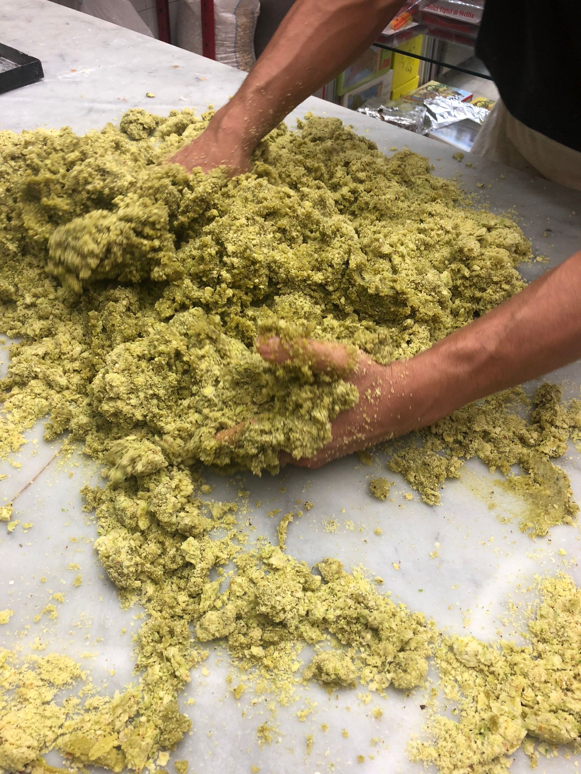 preparazione dolci Taormina