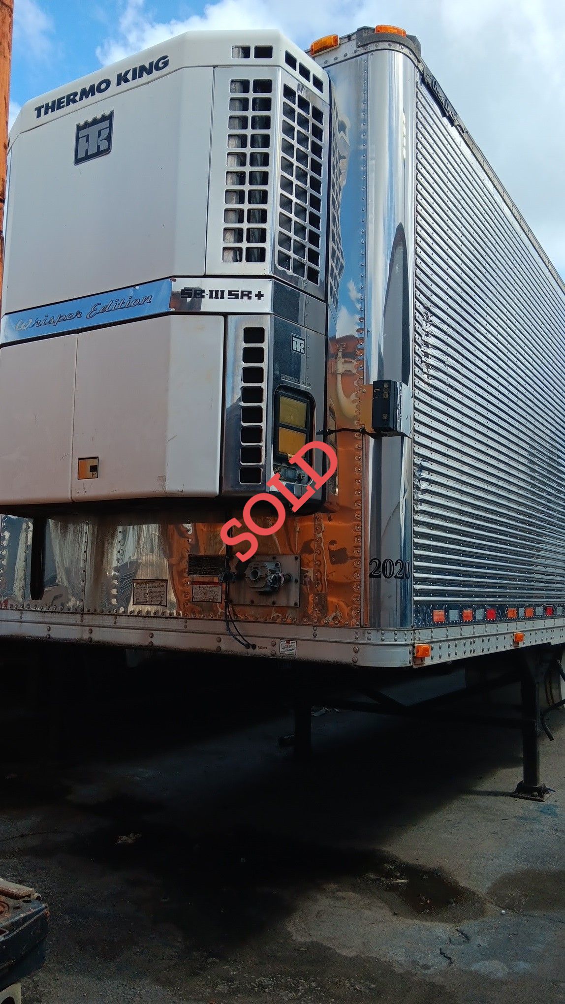 Refrigerated semi-trailer with 