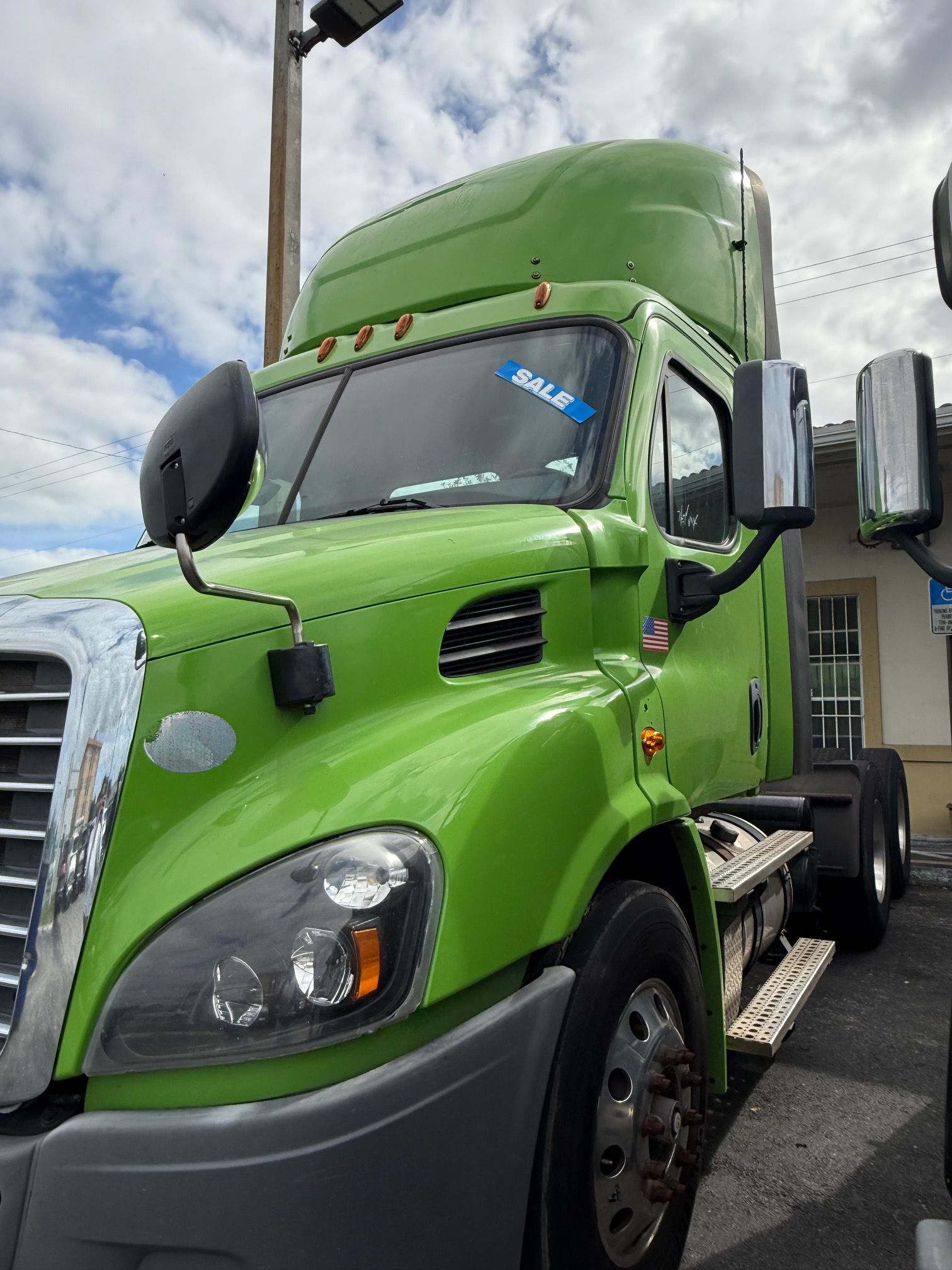Green semi-truck, 