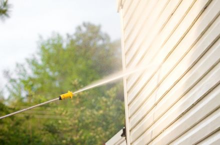 Kent Handyman power washing house siding
