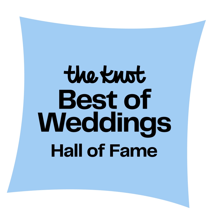 A blue pillow that says the knot best of weddings hall of fame