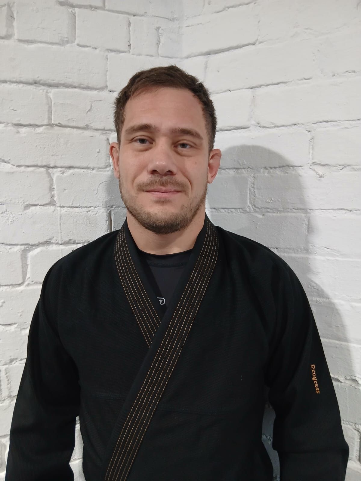 a man wearing a white shirt that says oktagon mma