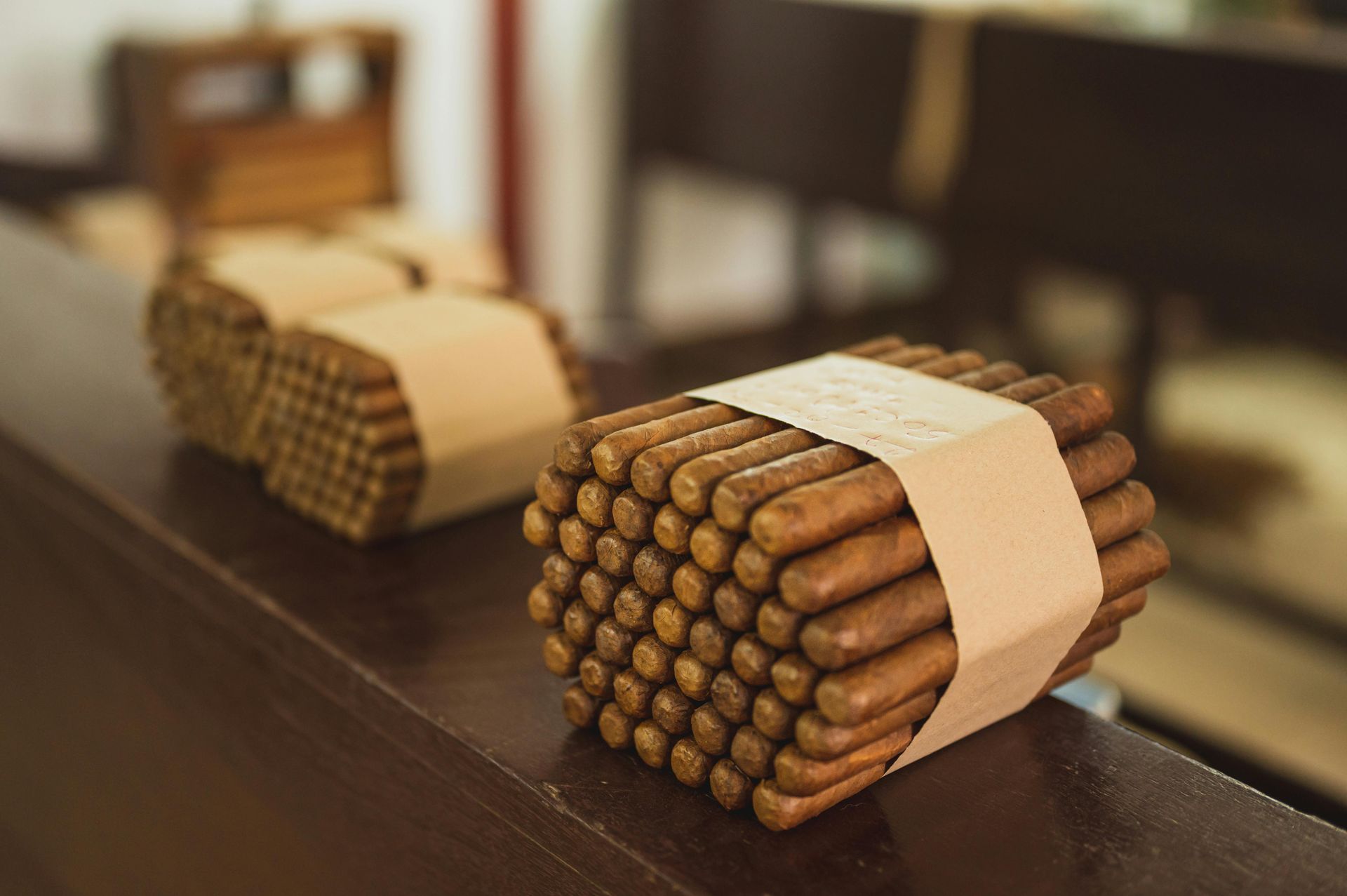 Produtos de tabaco preparados para processos de overwrapping, encartonamento e encaixotamento.