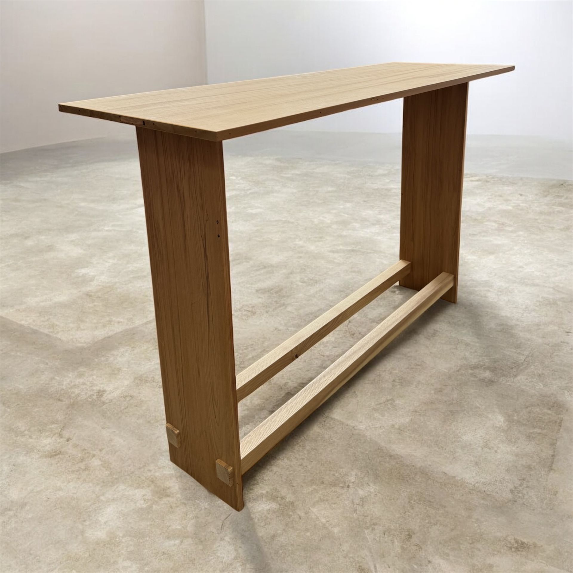 custom bar leaner