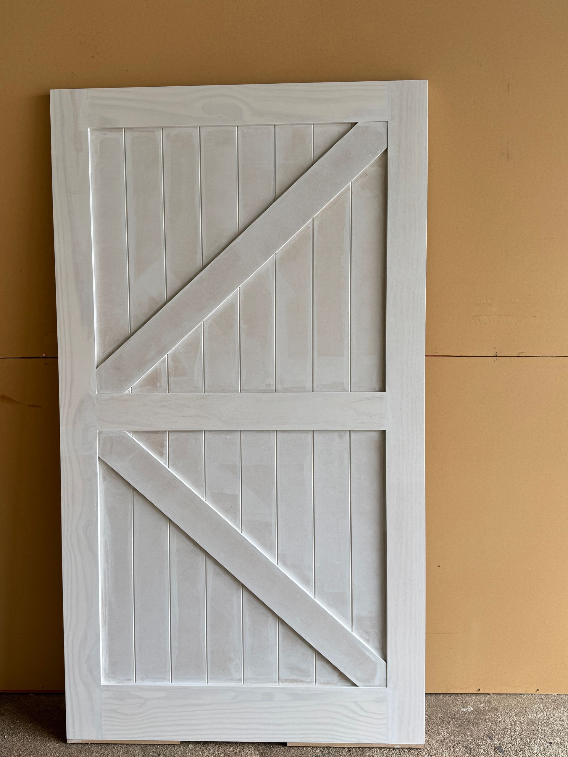 Arrow style barn door