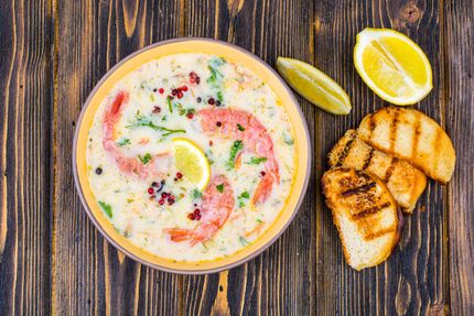 Big lobster with mint and lemon
