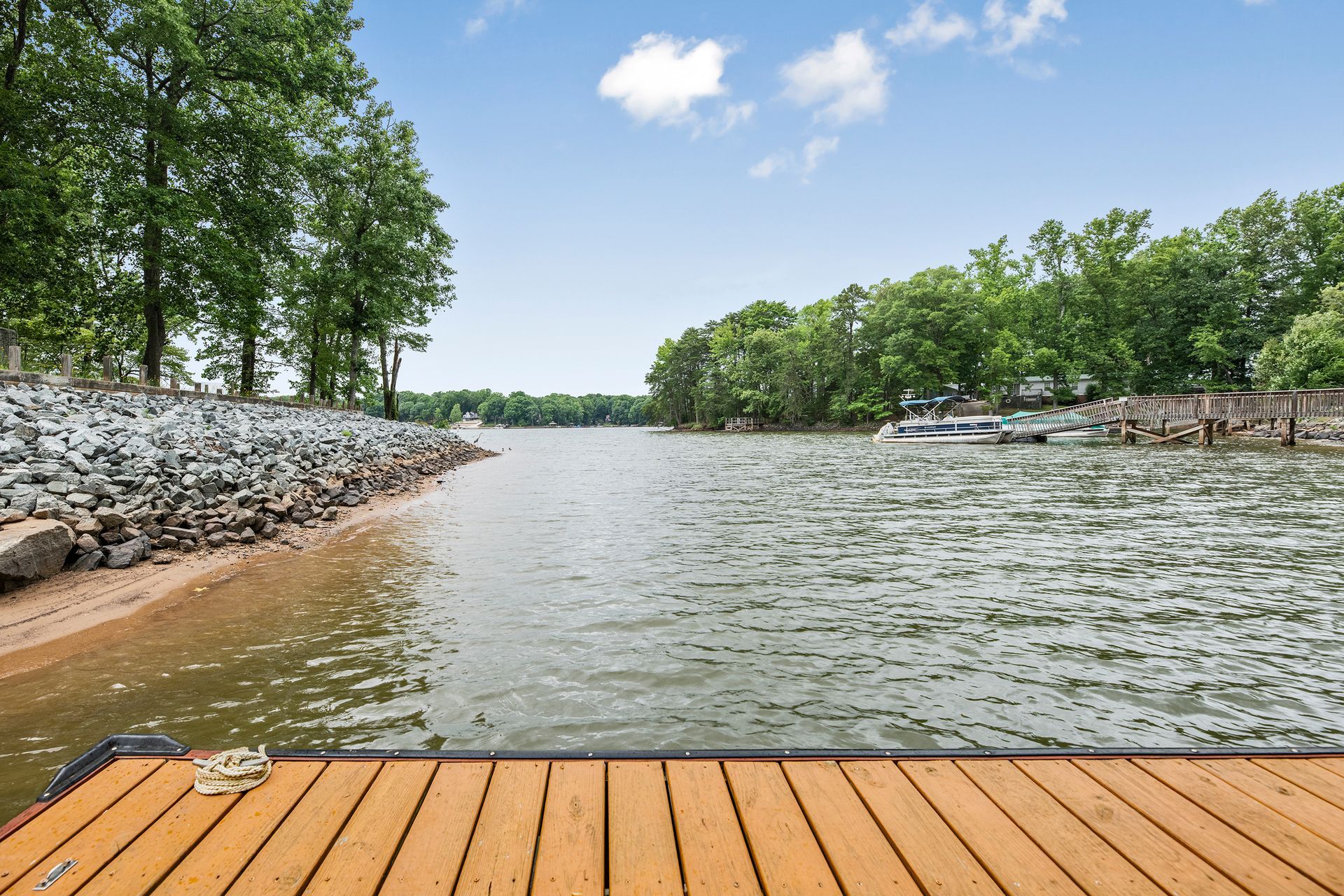 View Listing for sale in Davidson county, North Carolina real estate agent, lake front, lakefront, lake view, high rock lake house, lake home, lake house, lake house for sale, Airbnb, vrbo, fully furnished