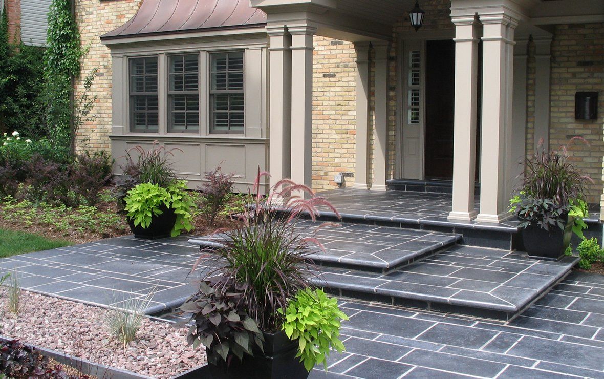 HILLSIDE DRIVE GARDEN