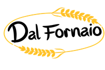 Logo Dal Fornaio con testo in corsivo nero all'interno di un ovale dorato a forma di spiga di grano.