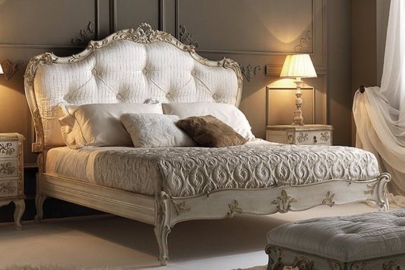 letto con testiera imbottita
