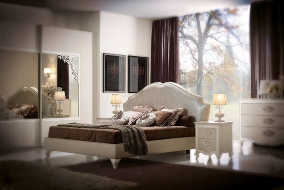letto con testiera di stoffa