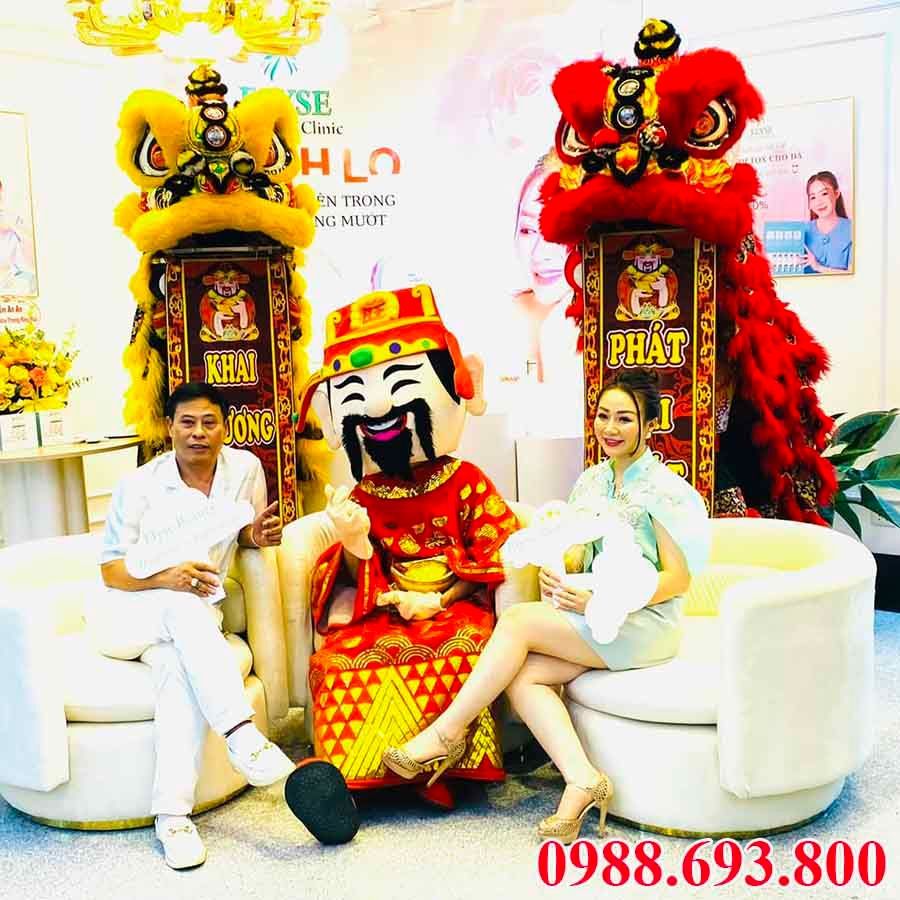 Chụp ảnh khách hàng khai trương thuê múa lân