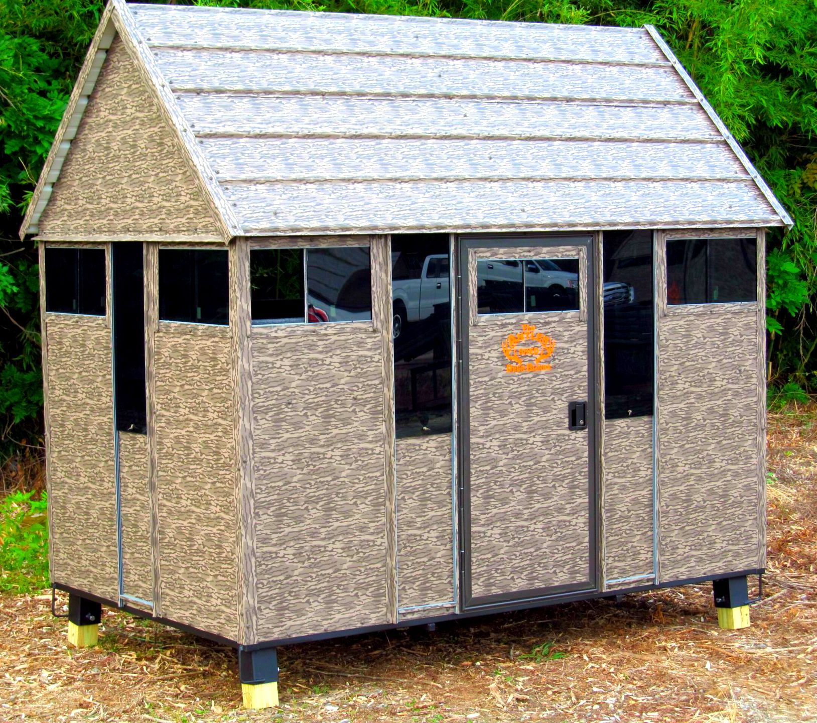 Superior Outdoor Centers deer blinds A small shed with a roof and a door