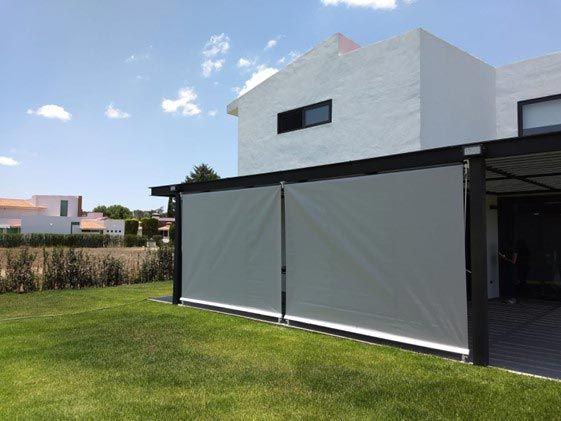 Toldo vertical para jardín