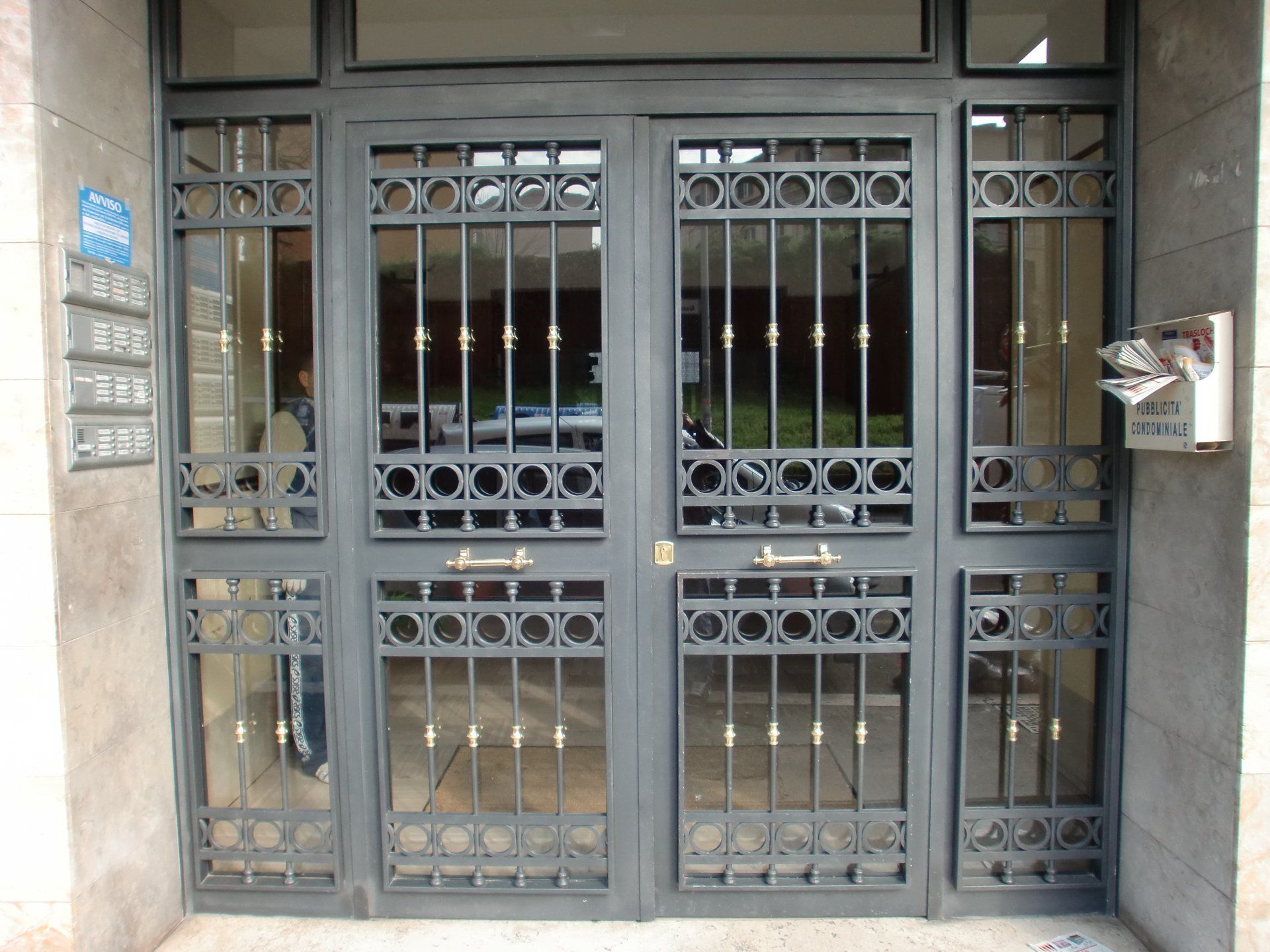 Porte d'ingresso con cancellata Comerci Serramenti Roma