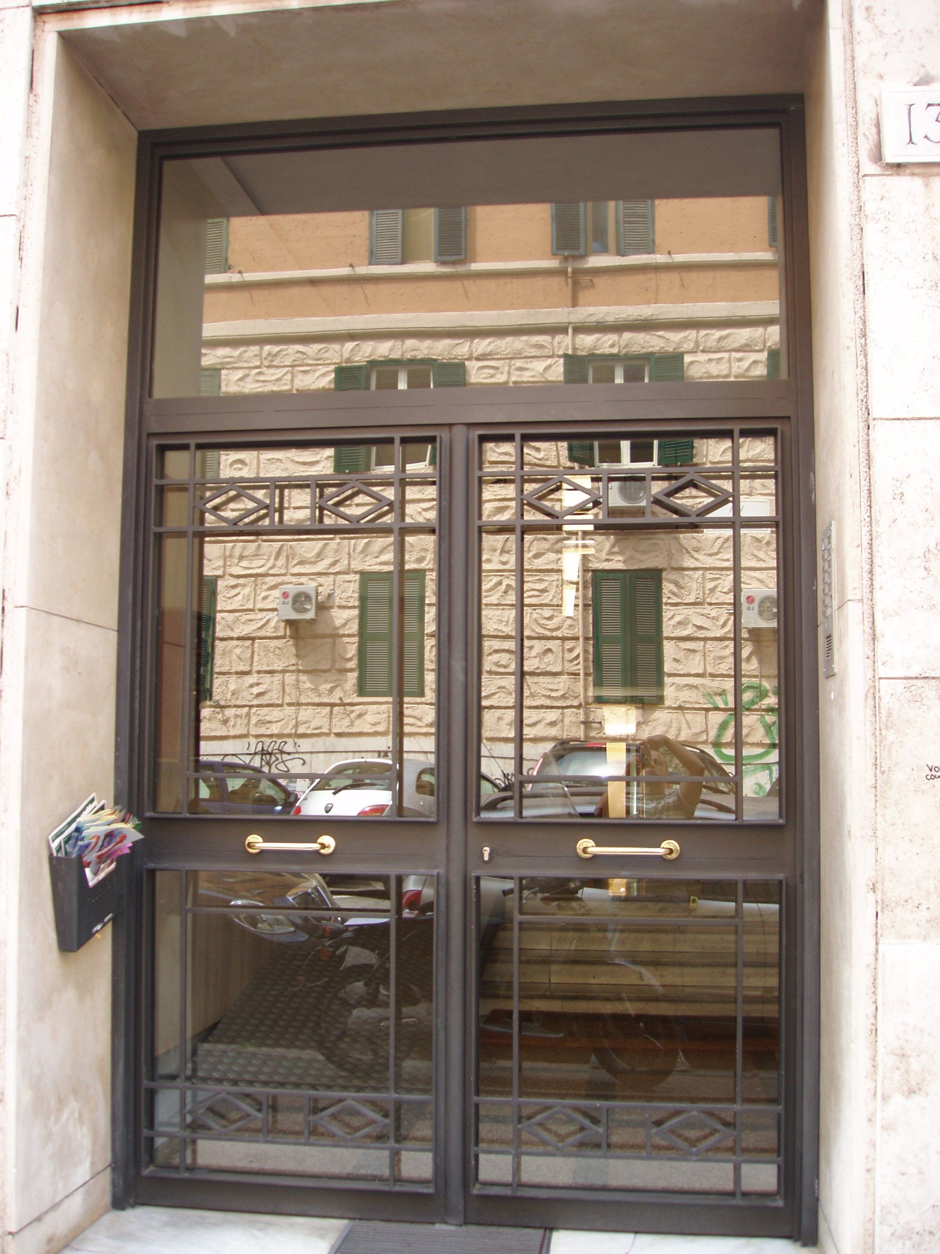 Porte d'ingresso con cancellata Comerci Serramenti Roma