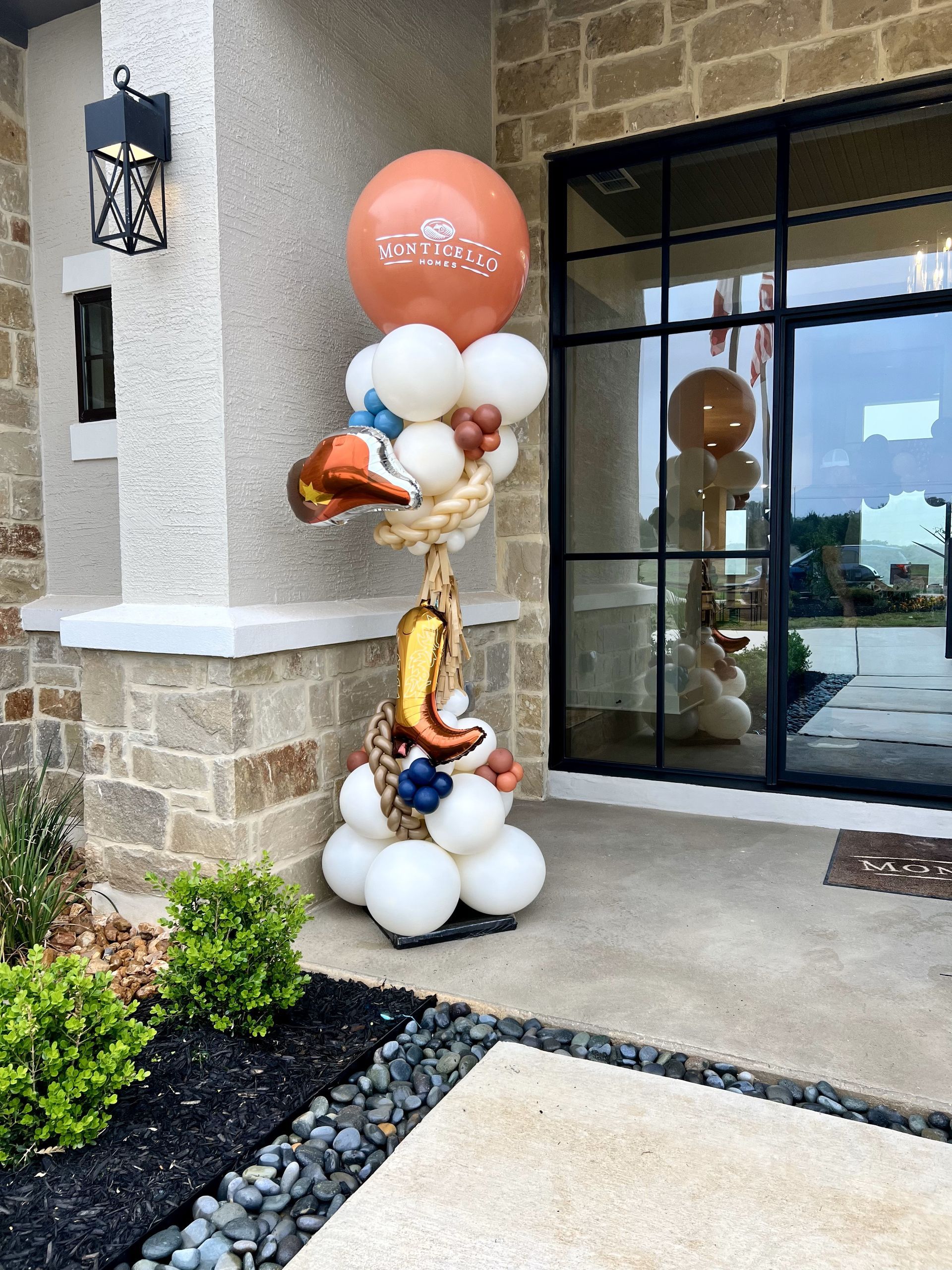 A bunch of balloons are sitting in front of a building.
