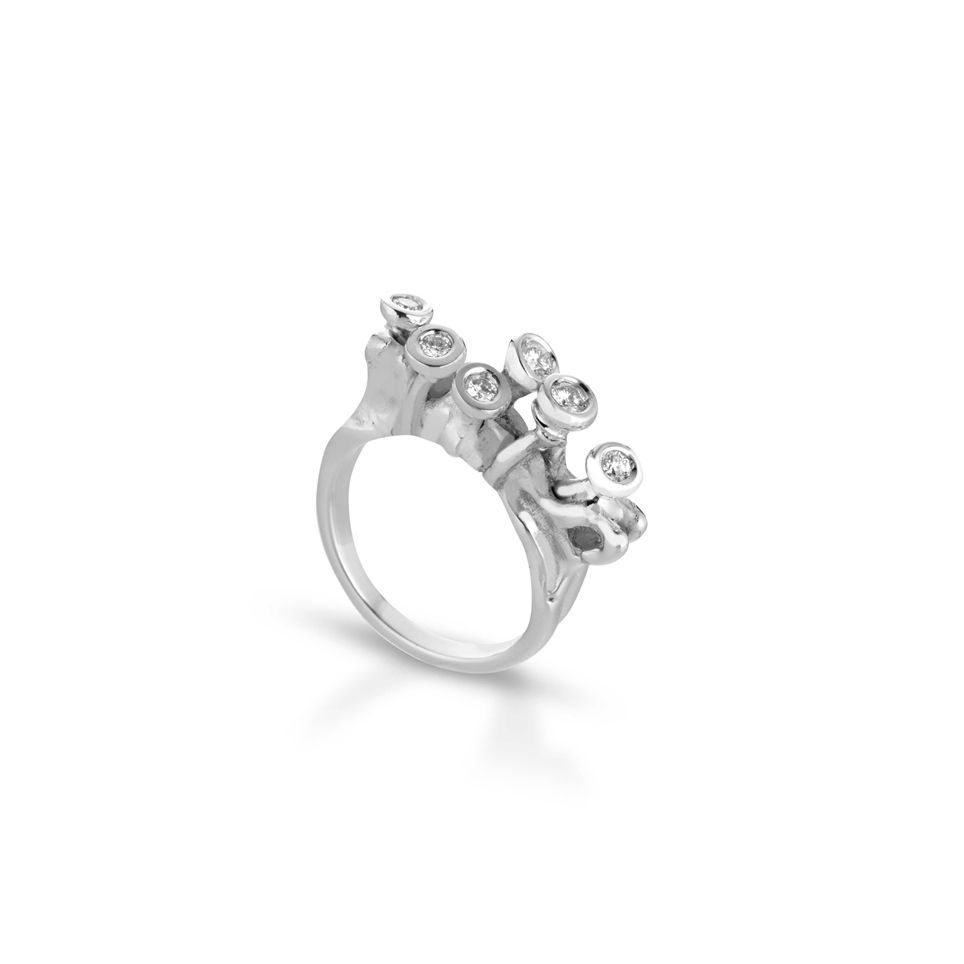 anello in oro e diamanti