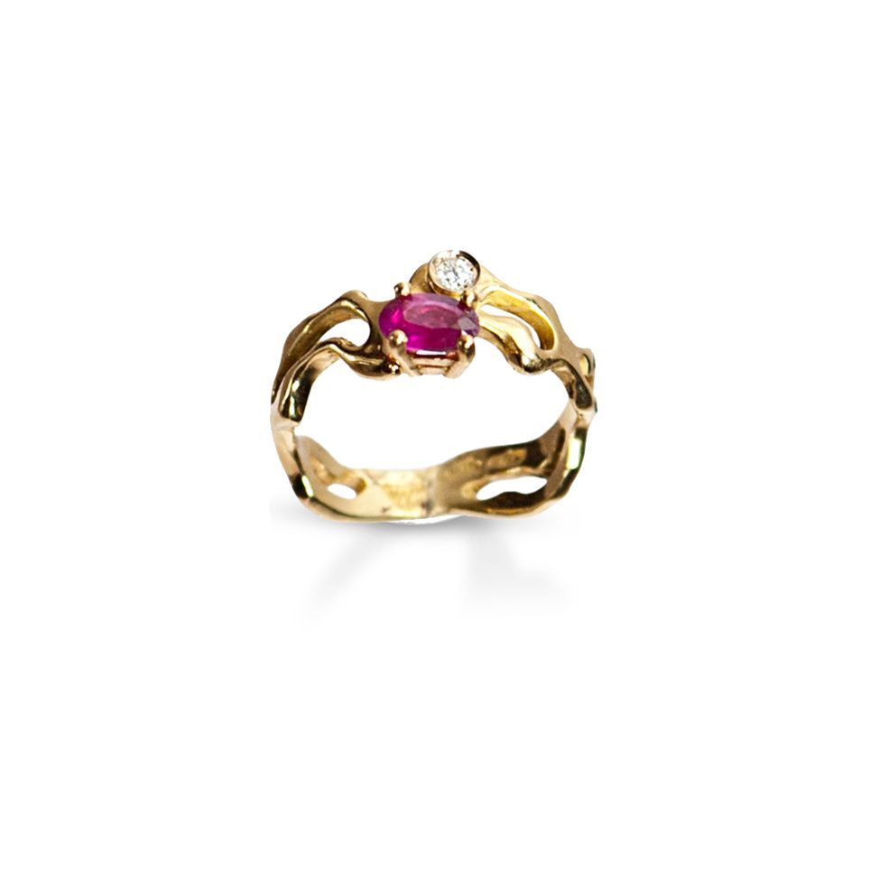 anello in bronzo con rubino
