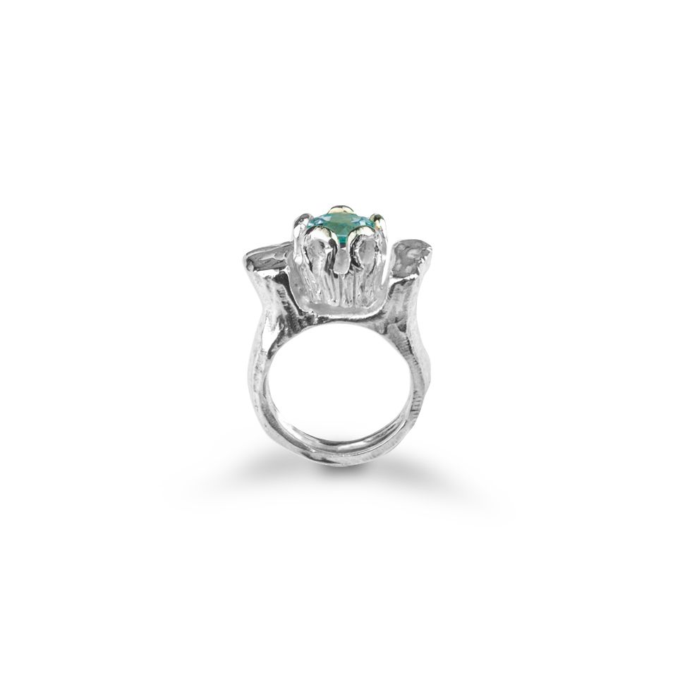 anello in argento e topazio azzurro
