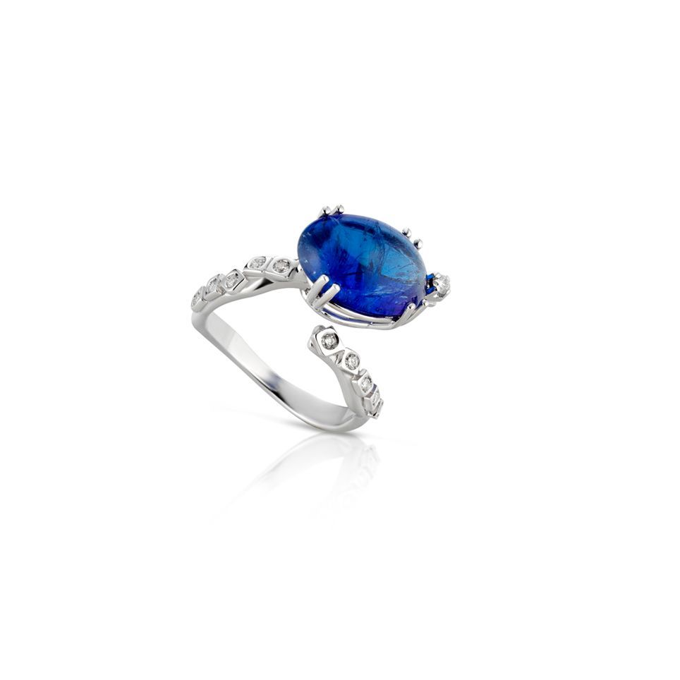 Anello in oro, diamanti e tanzanite